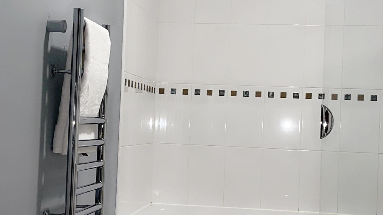 Luxury 1 Bed Apartment With Parking แมนเชสเตอร์ ภายนอก รูปภาพ